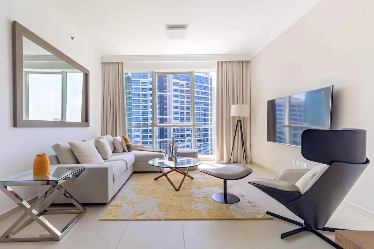 Luxury Stay Private Beach Access 두바이 아파트