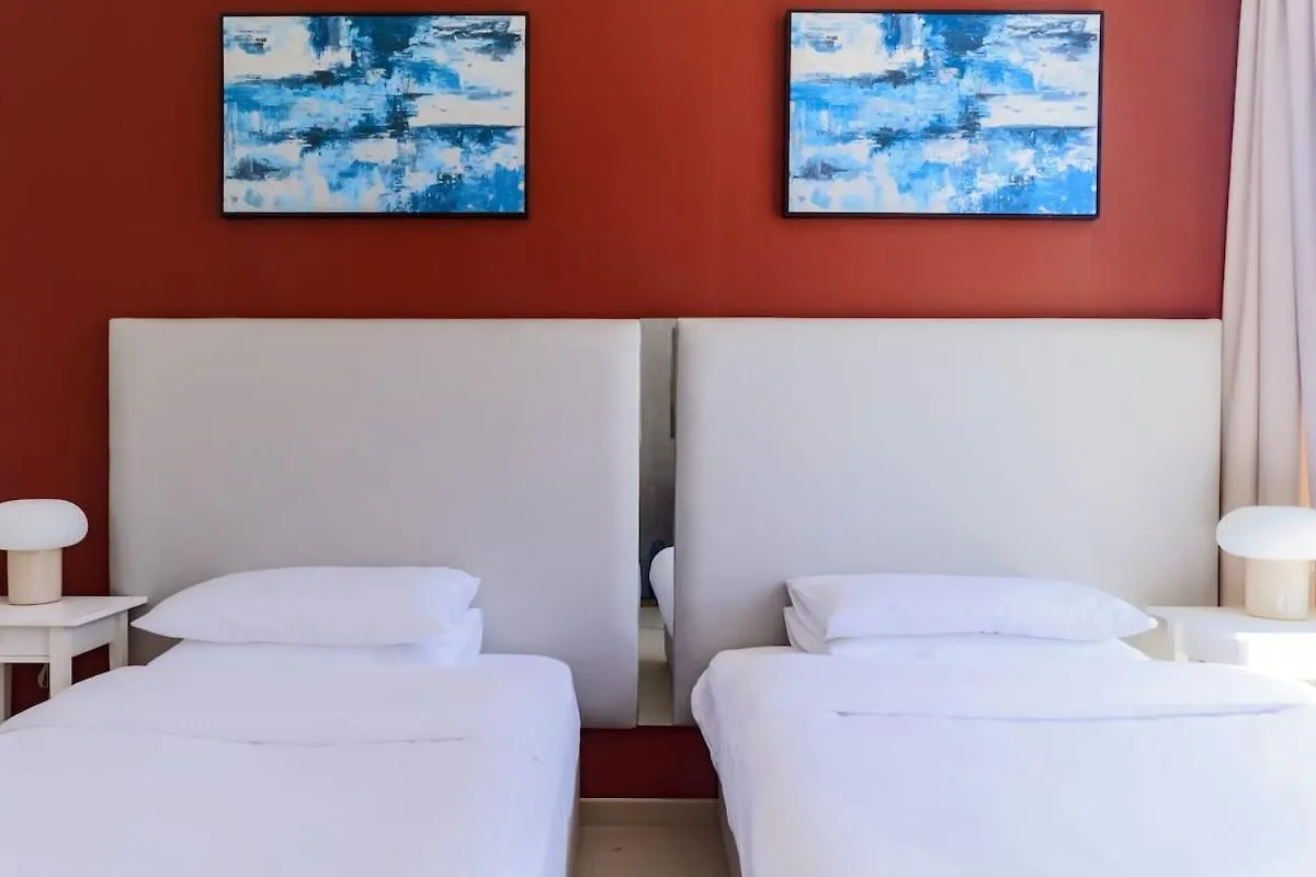 Luxury Stay Private Beach Access 두바이 아파트